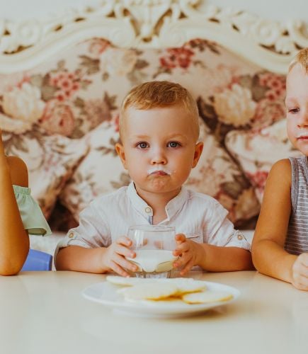 Children drinking milk