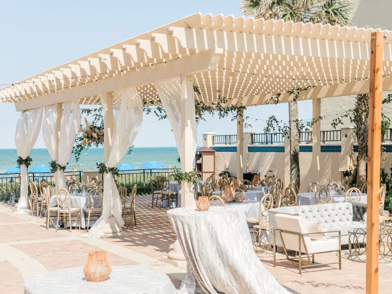 The Lodge and club beach side, Trellis