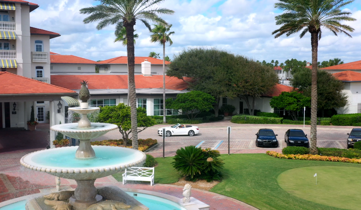 car pulling up to front entrance of the inn