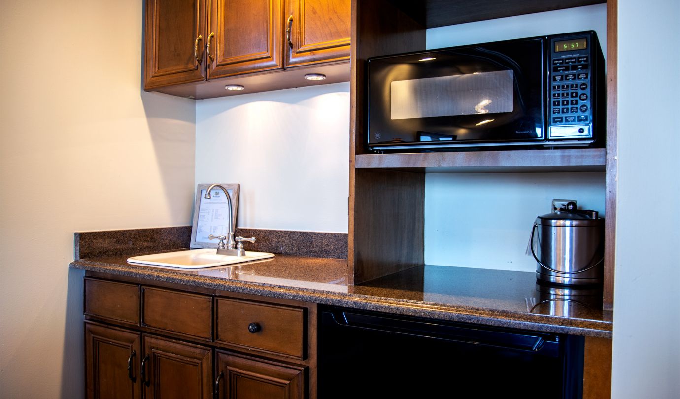 kitchenette unit with sink and microwave