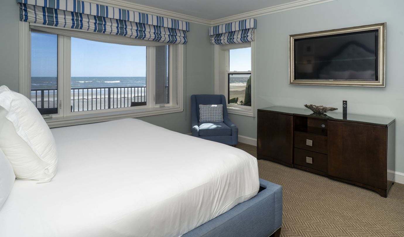 guest room with one bed