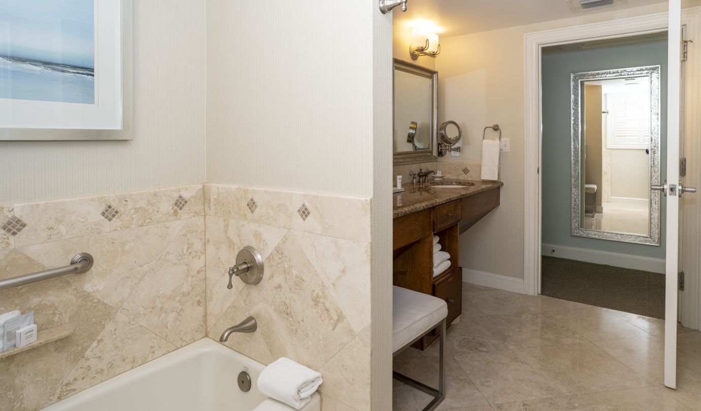 guest room bathroom with tub